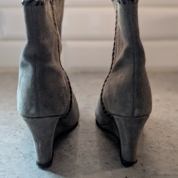 Charles by Charles David Naya Grey Suede Wedge Boots – Size 7.5M - Picture 3 of 6